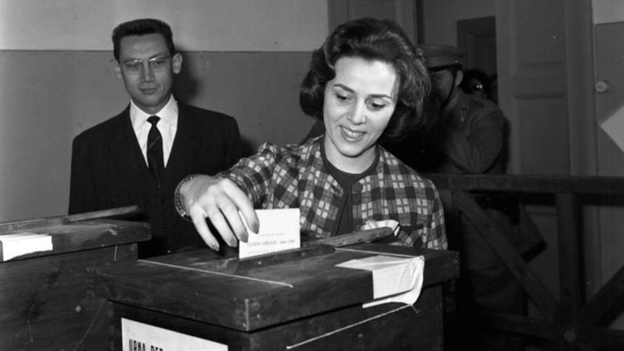 2 giugno 1946: l'alba della Repubblica 
Consegna della Costituzione ai Diciottenni 
80 anni di Repubblica - 80 anni di Voto delle Donne
